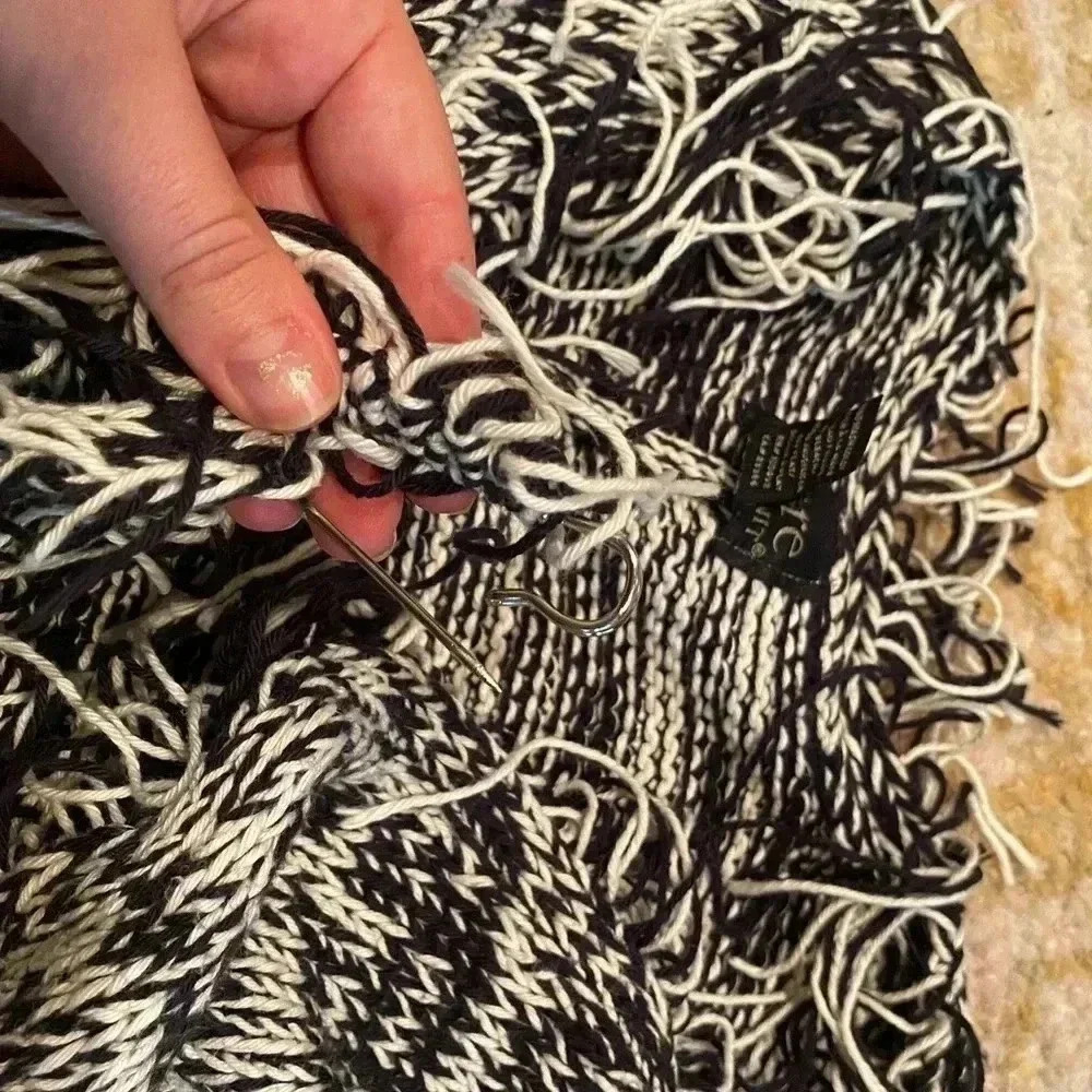 PURE HANDKNIT CARDIGAN WITH SAFETY PIN M/L - Picture 5 of 5